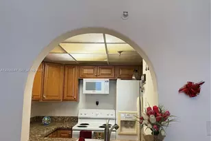 9688 Fontainebleau Blvd, Miami, FL 33172 - Photo 13