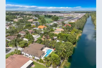 3140 Fairways Dr, Homestead, FL 33035 - Photo 35