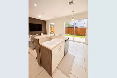 5724 NW 112th Pl #5724, Doral, FL 33178 - Photo 9