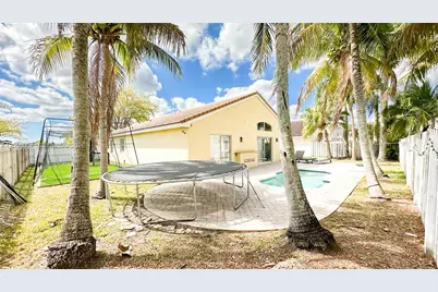 18795 NW 24th Ct, Pembroke Pines, FL 33029 - Photo 17