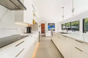 60 Shore Dr W, Miami, FL 33133 - Photo 9