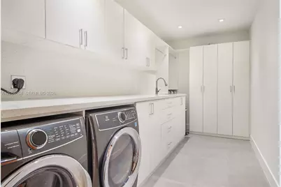 60 Shore Dr W, Miami, FL 33133 - Photo 25