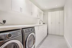 60 Shore Dr W, Miami, FL 33133 - Photo 25