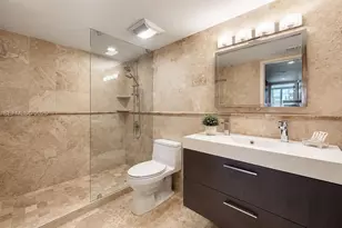 2401 Collins Ave, Miami Beach, FL 33140 - Photo 17