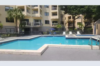 8290 Lake Dr #405, Doral, FL 33166 - Photo 25