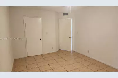 8290 Lake Dr #405, Doral, FL 33166 - Photo 7