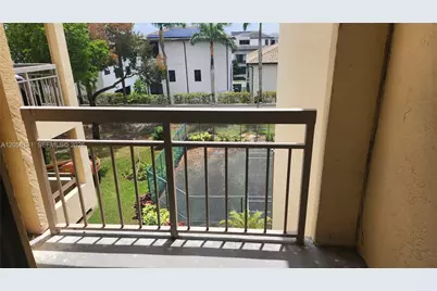 8290 Lake Dr #405, Doral, FL 33166 - Photo 15