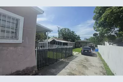 1888 NW 18th St, Miami, FL 33125 - Photo 3