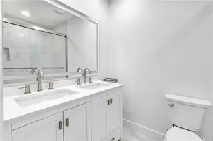 8720 NW 11th St, Pembroke Pines, FL 33024 - Photo 29