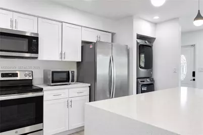 8720 NW 11th St, Pembroke Pines, FL 33024 - Photo 13