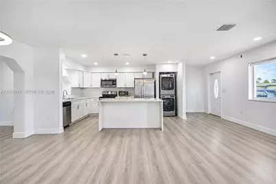 8720 NW 11th St, Pembroke Pines, FL 33024 - Photo 9