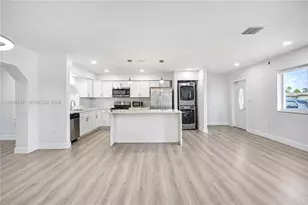 8720 NW 11th St, Pembroke Pines, FL 33024 - Photo 9