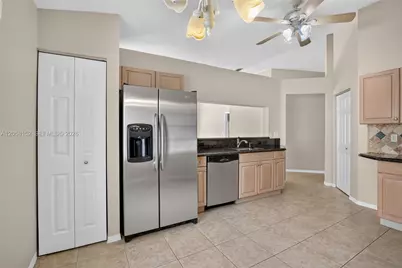 16249 NW 24th St, Pembroke Pines, FL 33028 - Photo 9