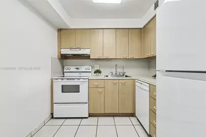 1825 W 44th Pl #509, Hialeah, FL 33012 - Photo 13