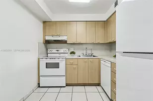 1825 W 44th Pl, Hialeah, FL 33012 - Photo 13