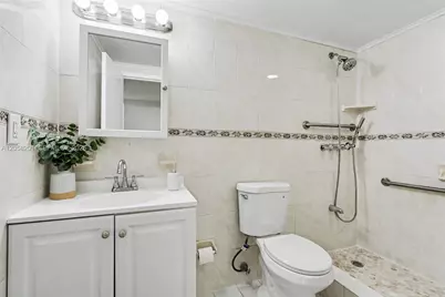 1825 W 44th Pl #509, Hialeah, FL 33012 - Photo 31