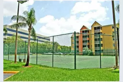8343 Lake Dr #101, Doral, FL 33166 - Photo 9