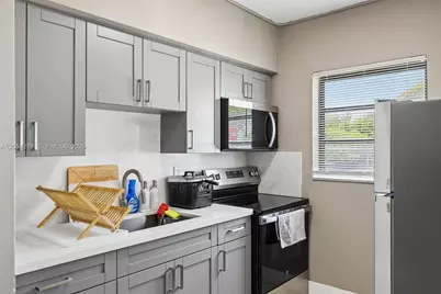 1400 NW 55th St, Miami, FL 33142 - Photo 9