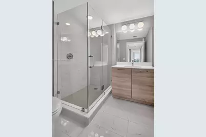 16385 Biscayne Blvd #1215, North Miami Beach, FL 33160 - Photo 21