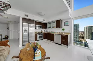 41 SE 5th St, Miami, FL 33131 - Photo 9
