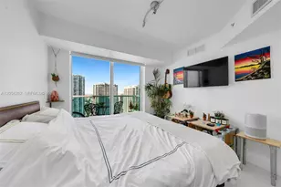 41 SE 5th St, Miami, FL 33131 - Photo 17