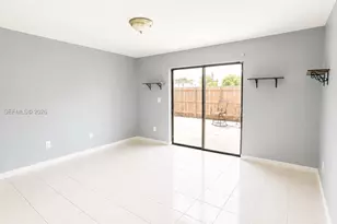 10900 NW 7th St, Miami, FL 33172 - Photo 13
