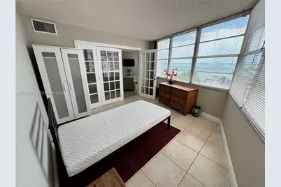801 Brickell Bay Dr #465, Miami, FL 33131 - Photo 7
