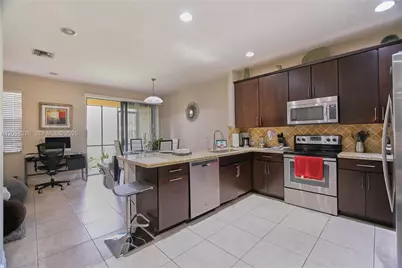 129 Riverwalk Cir E, Plantation, FL 33325 - Photo 5