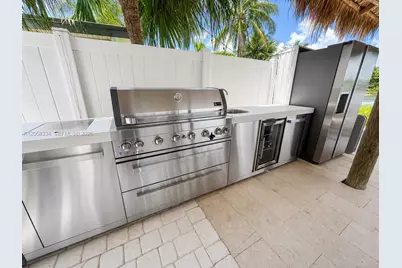 20950 NE 25th Ct, Miami, FL 33180 - Photo 35