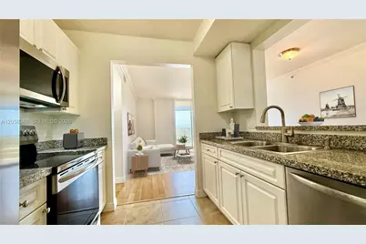 900 SW 8th St #1501, Miami, FL 33130 - Photo 5