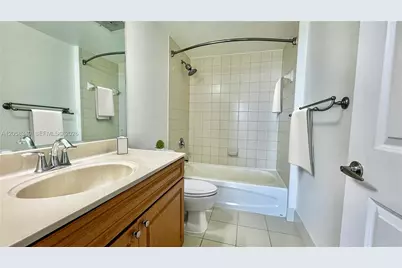 900 SW 8th St #1501, Miami, FL 33130 - Photo 11