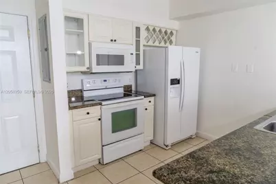 1 Glen Royal Pkwy #809, Miami, FL 33125 - Photo 5