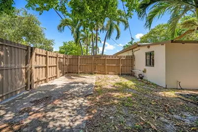 450 NW 140th St, Miami, FL 33168 - Photo 25