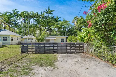 8701 NE 8th Ct, Miami, FL 33138 - Photo 13
