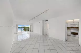 300 Bayview Dr, Sunny Isles Beach, FL 33160 - Photo 7