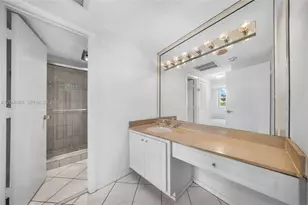300 Bayview Dr, Sunny Isles Beach, FL 33160 - Photo 27