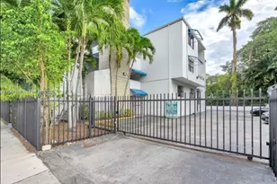 950 NW 11th St, Miami, FL 33136 - Photo 11
