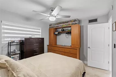 6215 W 20th Ave #402, Hialeah, FL 33012 - Photo 17
