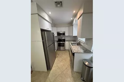 1061 NE 34th #3, Oakland Park, FL 33334 - Photo 5