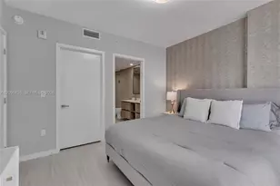 77 SE 5th St, Miami, FL 33131 - Photo 3