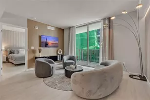 77 SE 5th St, Miami, FL 33131 - Photo 33