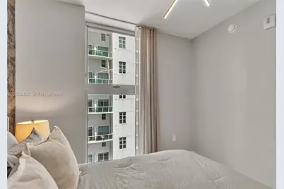 77 SE 5th St #2006, Miami, FL 33131 - Photo 7