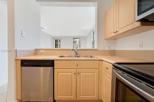 480 SW 147th Ave, Pembroke Pines, FL 33027 - Photo 15