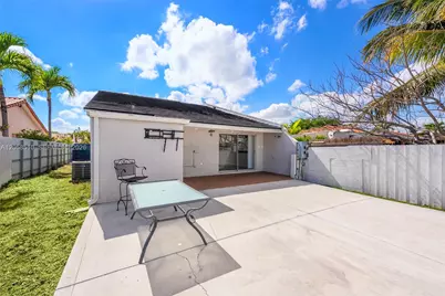31 NW 108th Ct, Miami, FL 33172 - Photo 11
