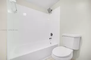 18965 NW 62nd Ave, Hialeah, FL 33015 - Photo 23