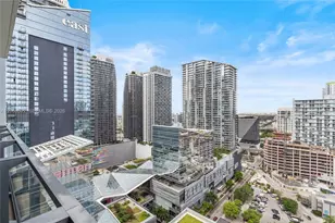 68 SE 6th St, Miami, FL 33131 - Photo 23