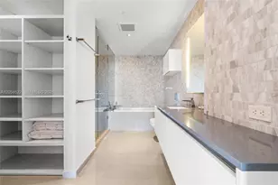 68 SE 6th St, Miami, FL 33131 - Photo 17