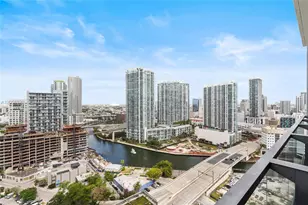 68 SE 6th St, Miami, FL 33131 - Photo 25