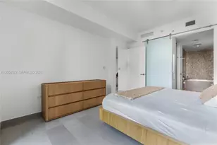68 SE 6th St, Miami, FL 33131 - Photo 15