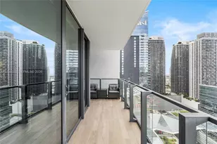 68 SE 6th St, Miami, FL 33131 - Photo 21